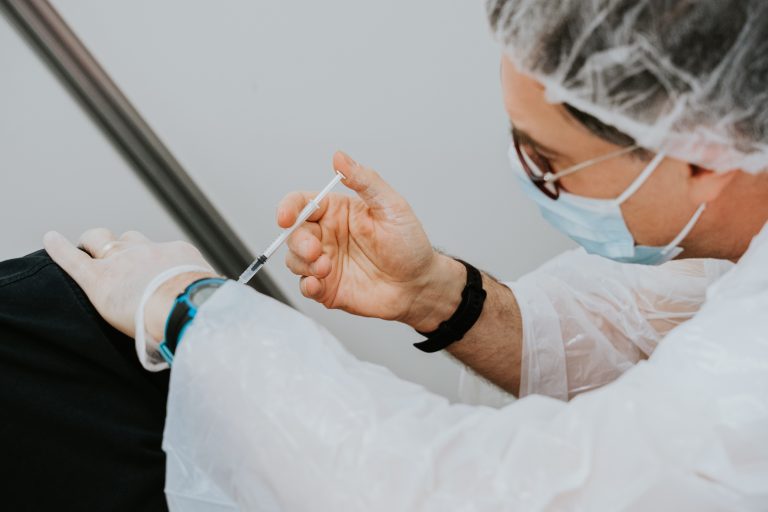 vacunarse en vacunatorio contra la influenza certificado